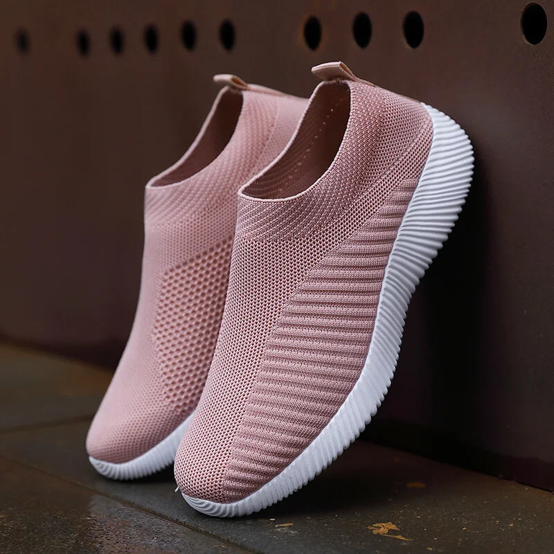 Step into Comfort: Lightweight Slip-On Women’s Sneakers for Effortless Style and Outdoor Adventures
