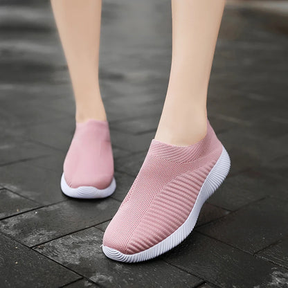 Step into Comfort: Lightweight Slip-On Women’s Sneakers for Effortless Style and Outdoor Adventures