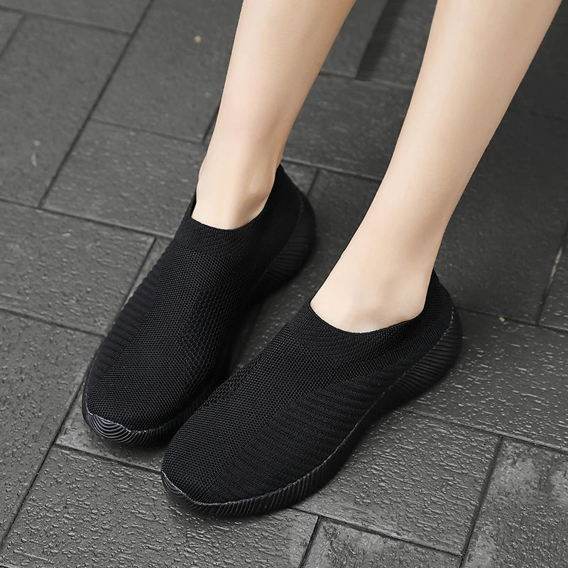Step into Comfort: Lightweight Slip-On Women’s Sneakers for Effortless Style and Outdoor Adventures